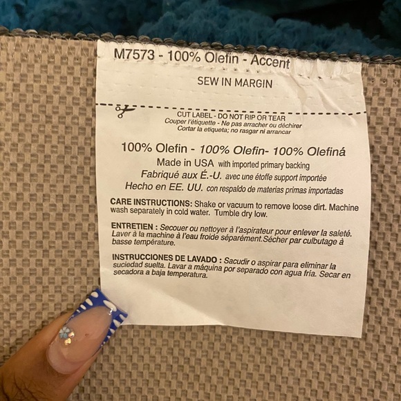 Classic decorative accent rug - Picture 2 of 2